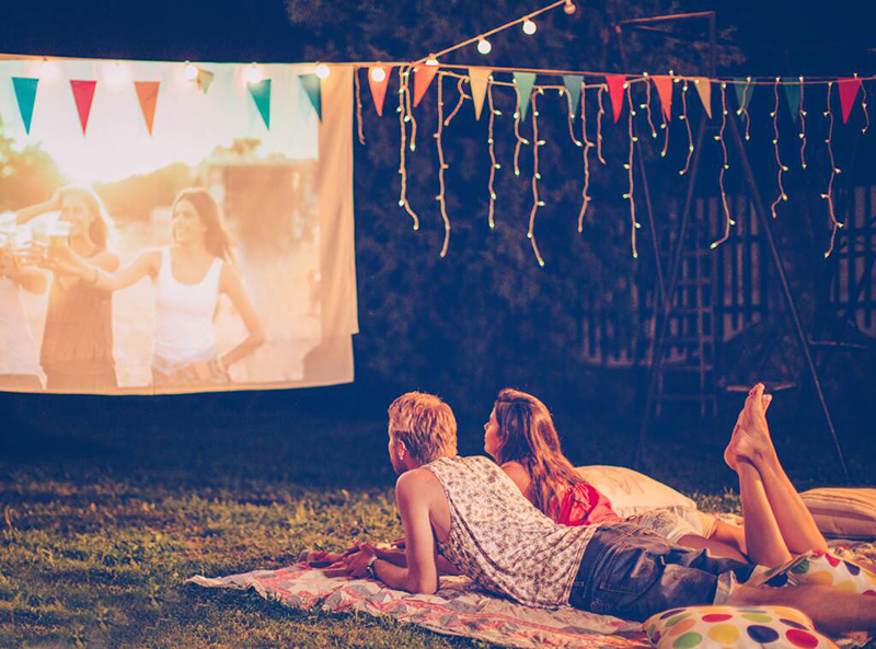outdoor movie dating