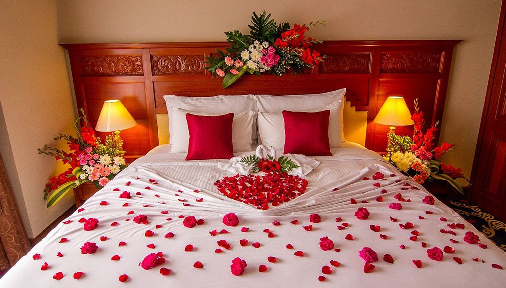 Romantic hotel room
decorations